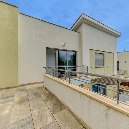 3-bedroom Luxury By The Coralli C10 *