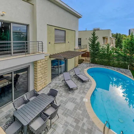 3-bedroom Luxury By The Coralli C10 *
