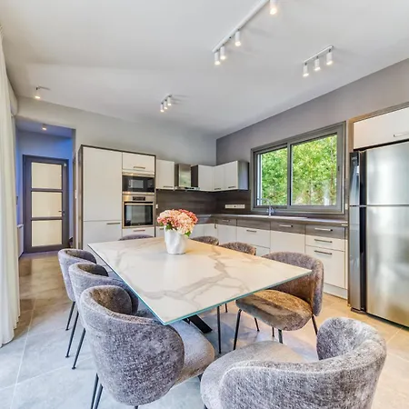 3-bedroom Luxury By The Coralli C10 וילה